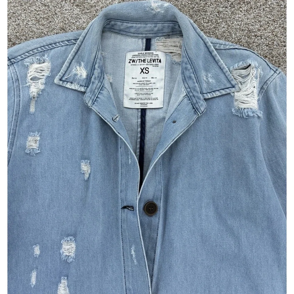 Zara ZW The Levitha Denim Coat Womens XS Light Wash Destroyed Denim Chore Duster